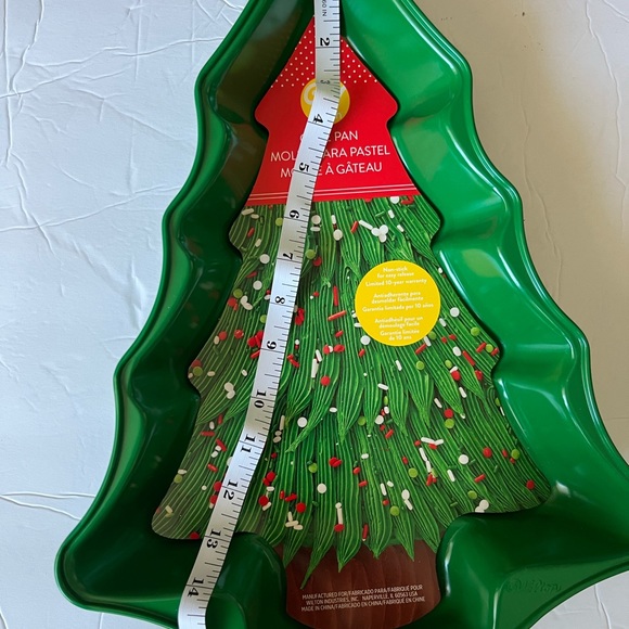 Wilton Kitchen Wilton Christmas Tree Bakingcake Dish Poshmark